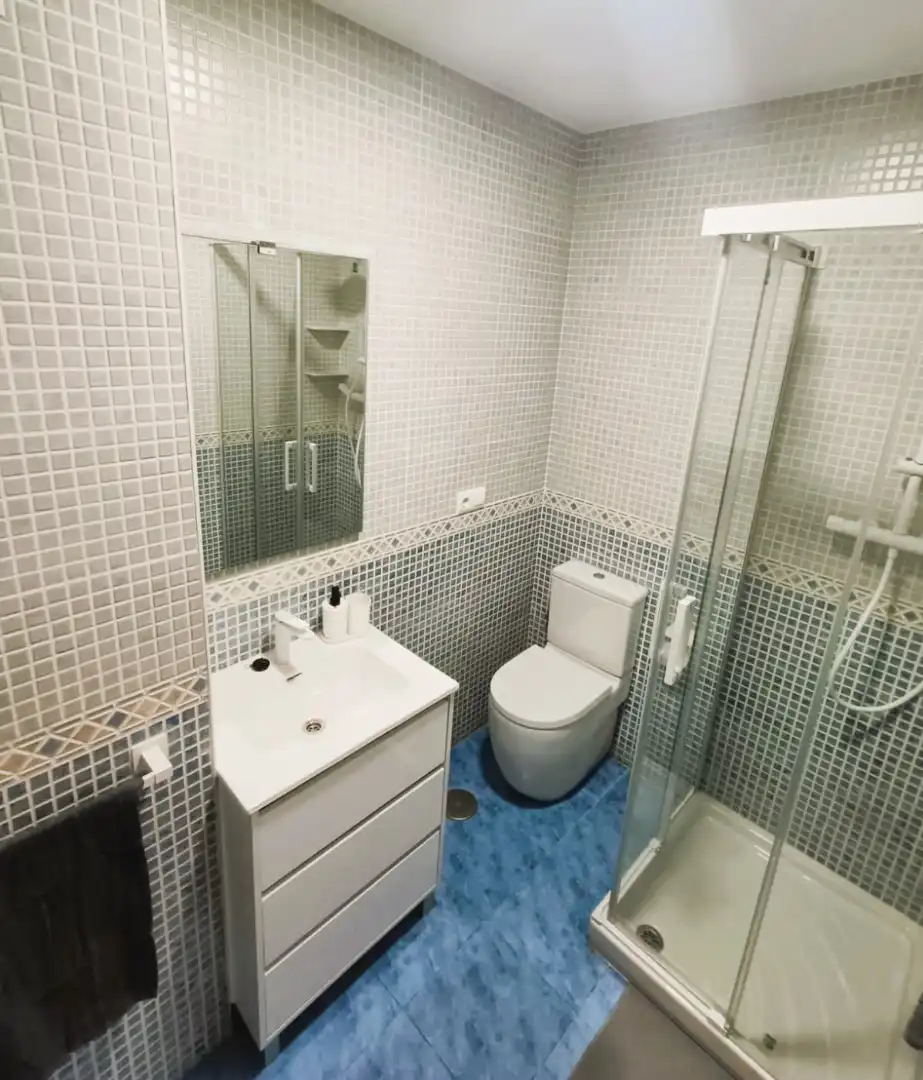 Badezimmer von Wohnung zur Miete in Puertollano mit Klimaanlage, Heizung und Terrasse