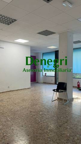 Local comercial en Alquiler en Calle del Monte en Zona Centro Joven