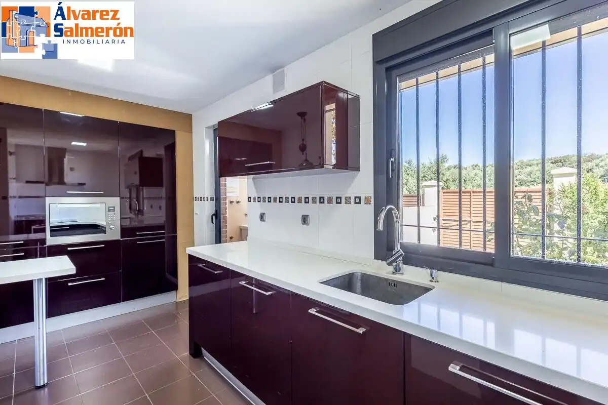 Cocina de Casa o chalet en venta en Albolote con Aire acondicionado, Calefacción y Jardín privado