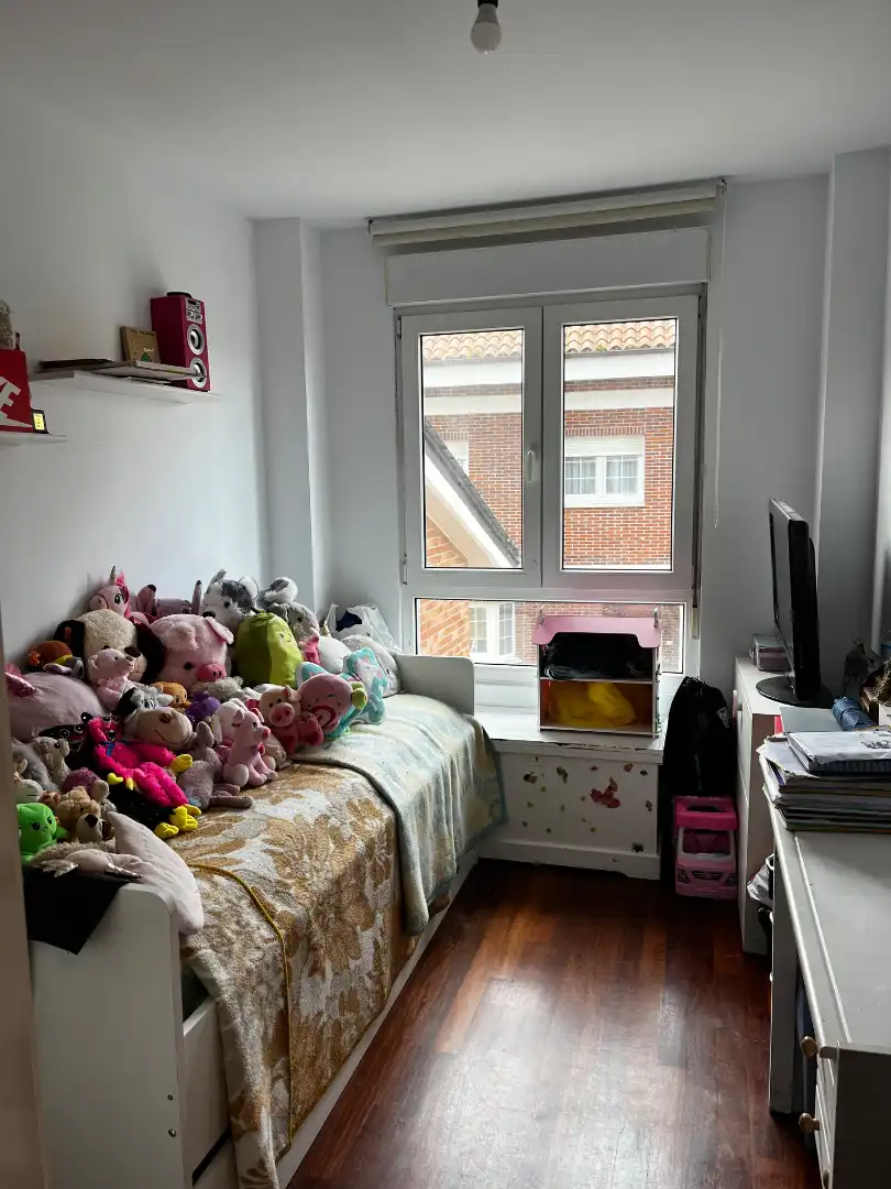 Habitación de Casa adosada en venta en Torrelavega  con Calefacción, Terraza y Trastero