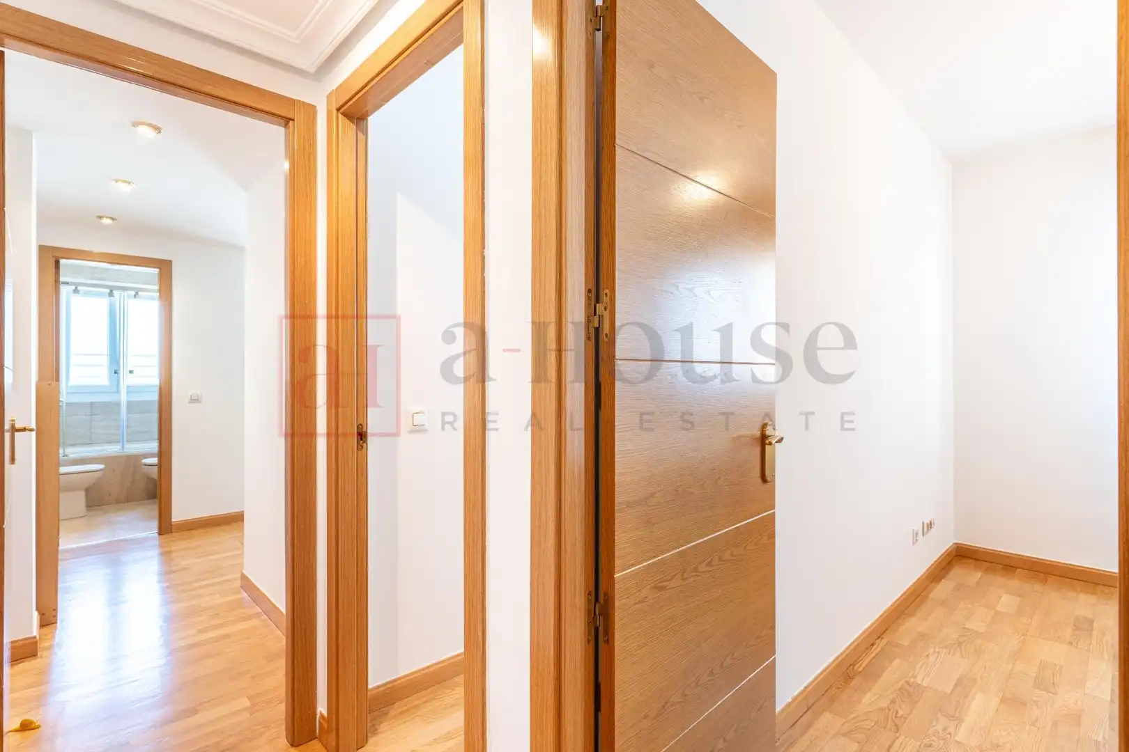 Flat for sale in Madrid  with Air Conditioner, Heating and Private garden