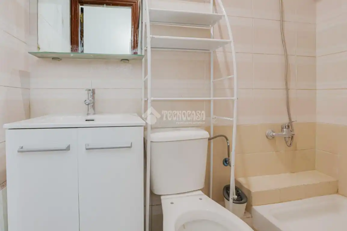Baño de Piso en venta en L'Hospitalet de Llobregat con Aire acondicionado y Calefacción
