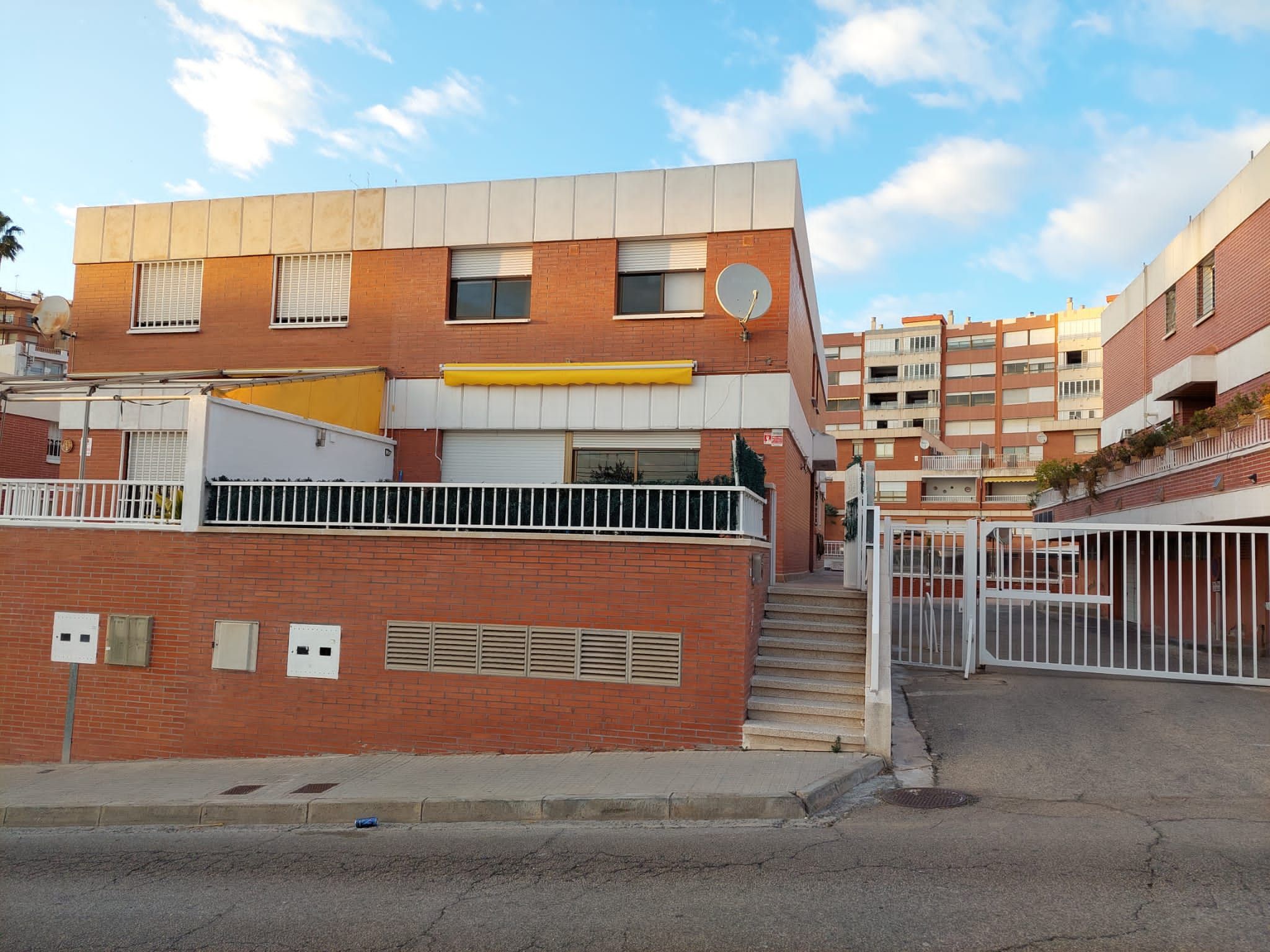 Vista exterior de Casa o xalet en venda en  Tarragona Capital amb Terrassa, Piscina i Internet