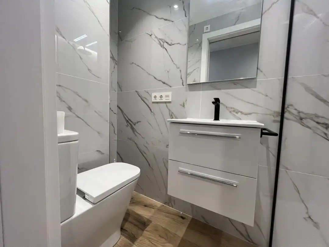 Baño de Piso de alquiler en Zarautz con Calefacción y Balcón