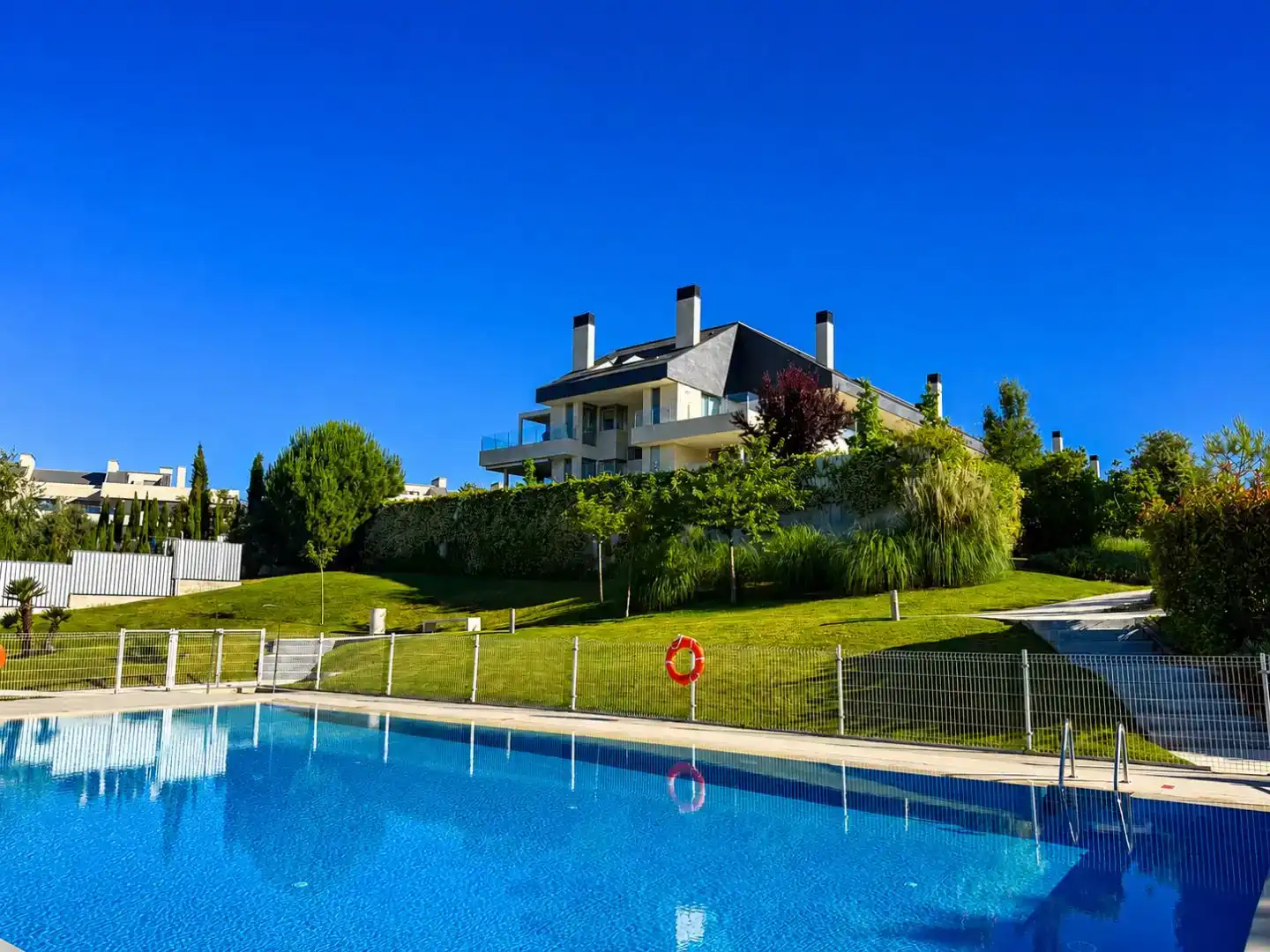 Piscina de Dúplex en venda en Pozuelo de Alarcón amb Aire condicionat, Piscina i Balcó
