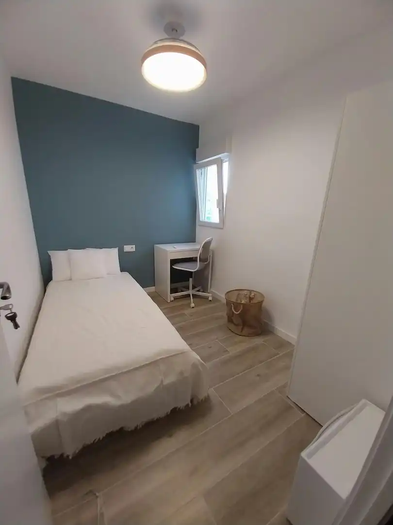 Bedroom of Flat for share in Valencia  with Heating, Furnished and Washing machine