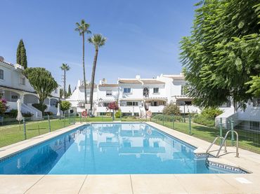 Adossat en venda a Nueva Andalucía