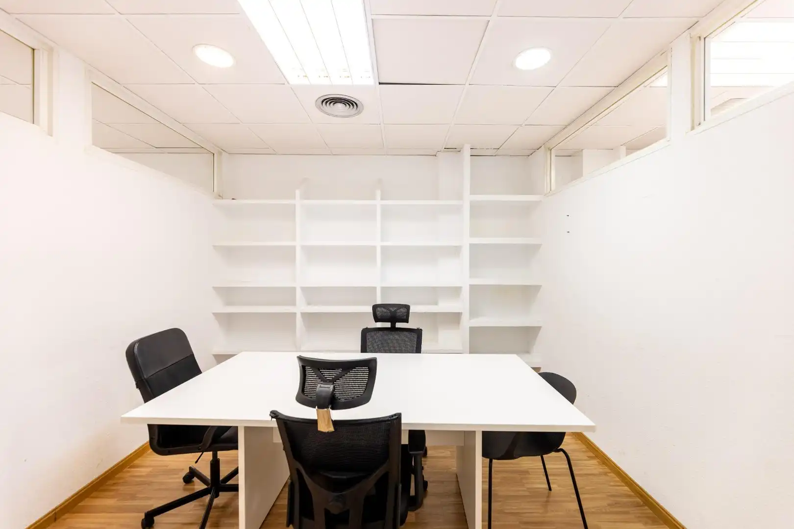 Büro zur Miete in Madrid mit Klimaanlage und Heizung