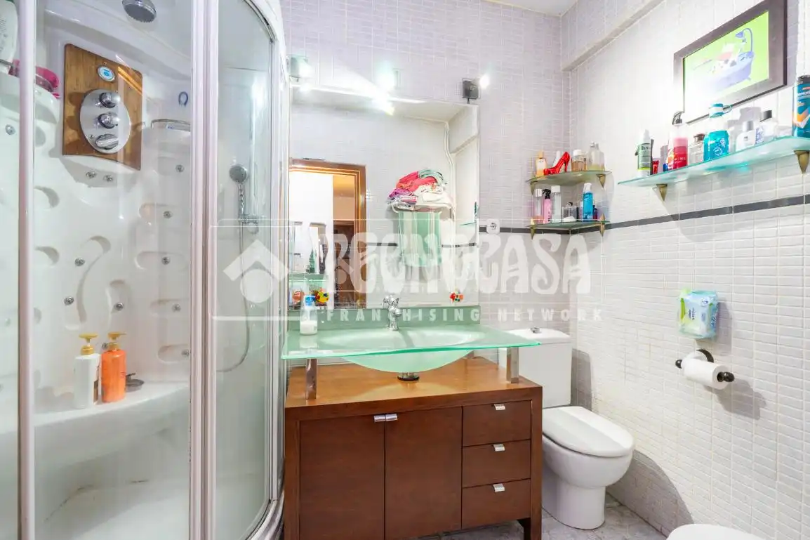 Baño de Casa adosada en venta en Colmenar Viejo con Calefacción, Terraza y Balcón