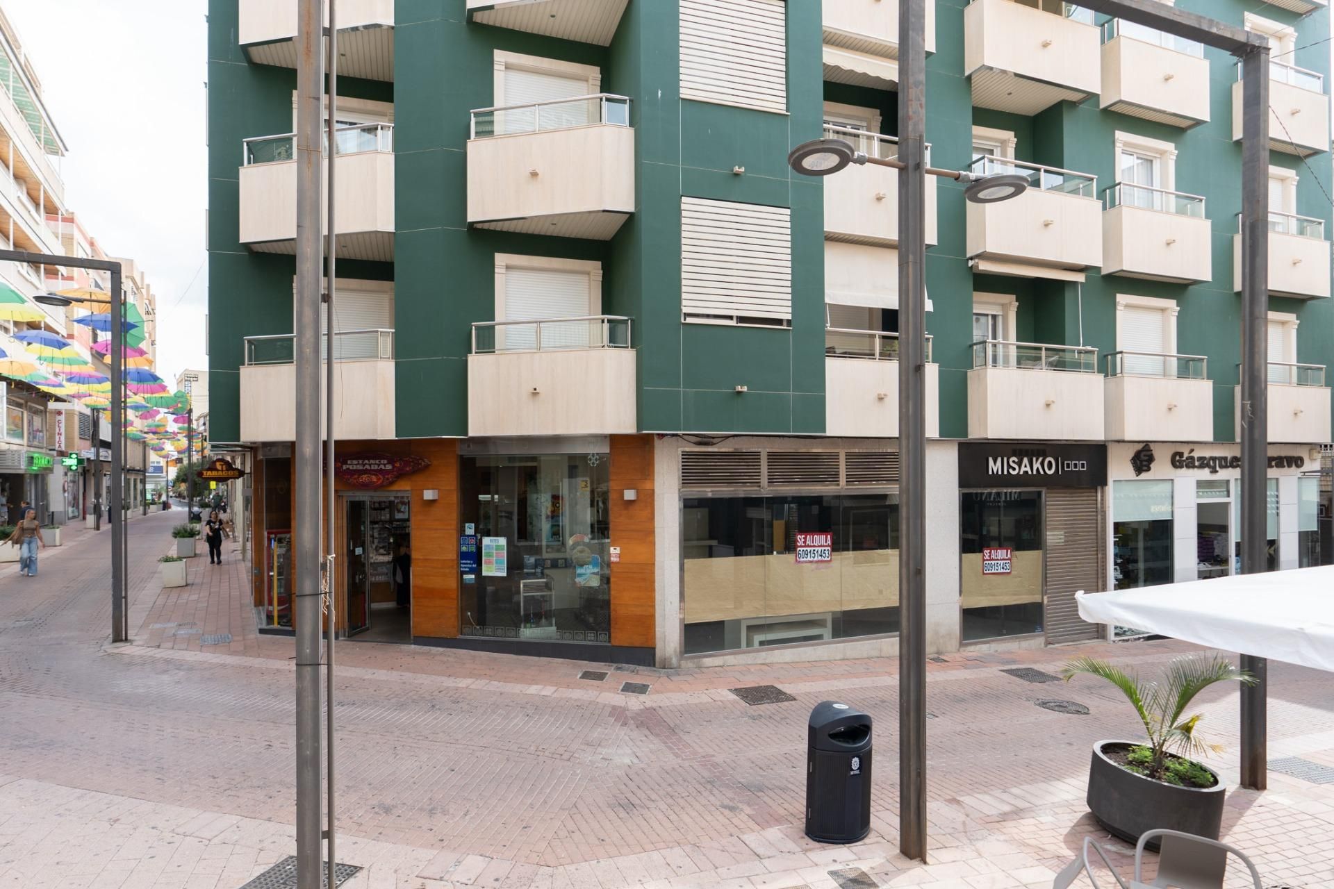 Vista exterior de Apartament en venda en Motril amb Parquet i Balcó