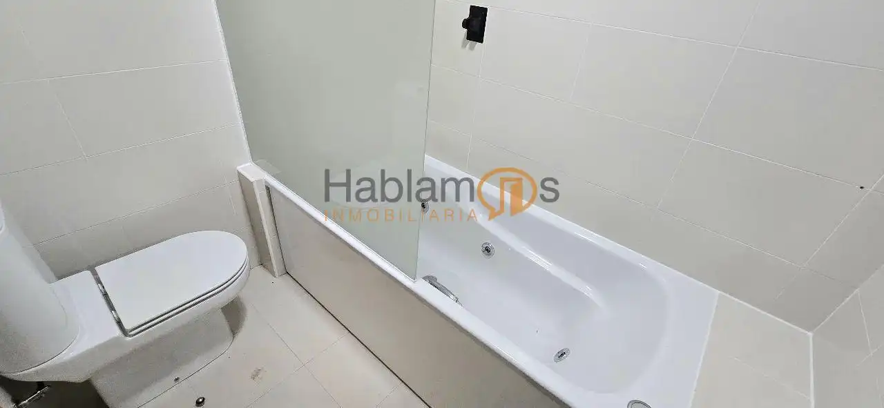Baño de Piso en venta en Vilagarcía de Arousa con Calefacción, Terraza y Trastero