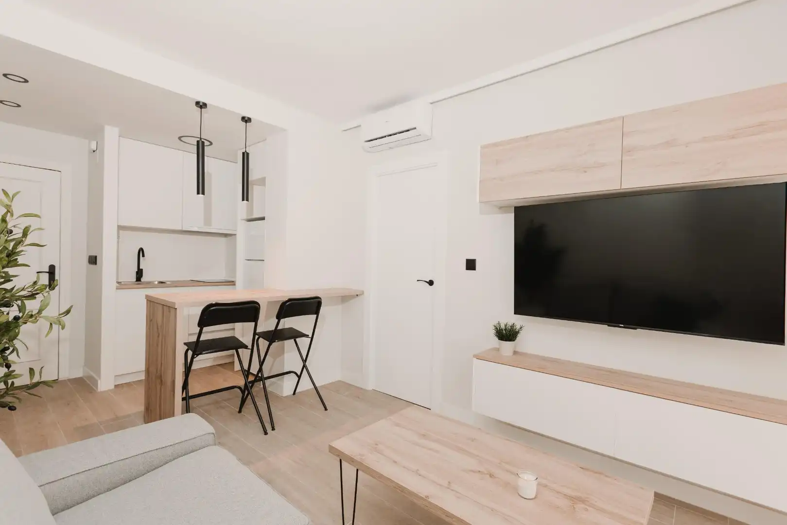 Living room of Apartments for rent in Murcia  with Air Conditioner, Furnished and Balcony