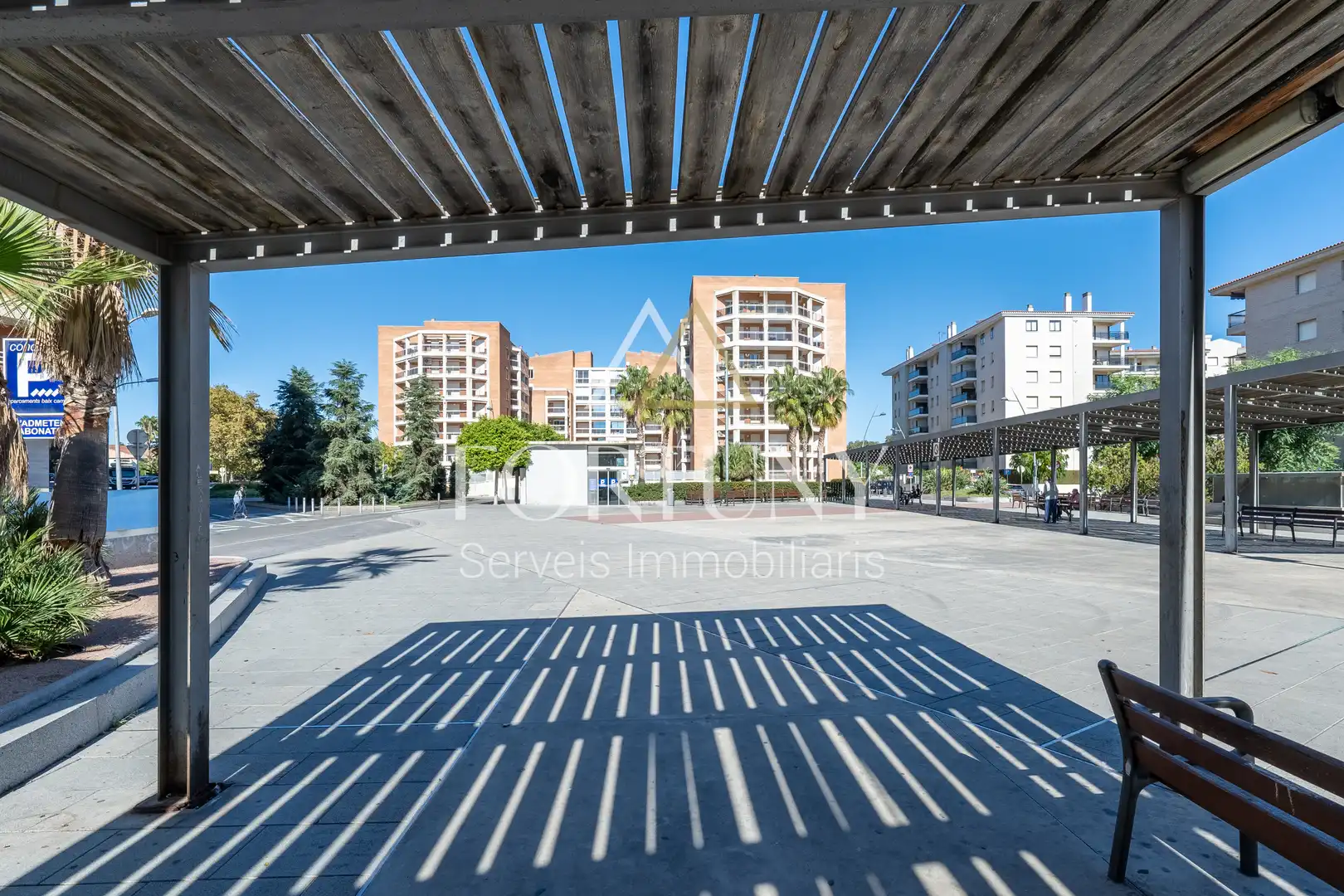 Exterior view of Flat for sale in Vinyols i els Arcs  with Air Conditioner, Swimming Pool and Balcony