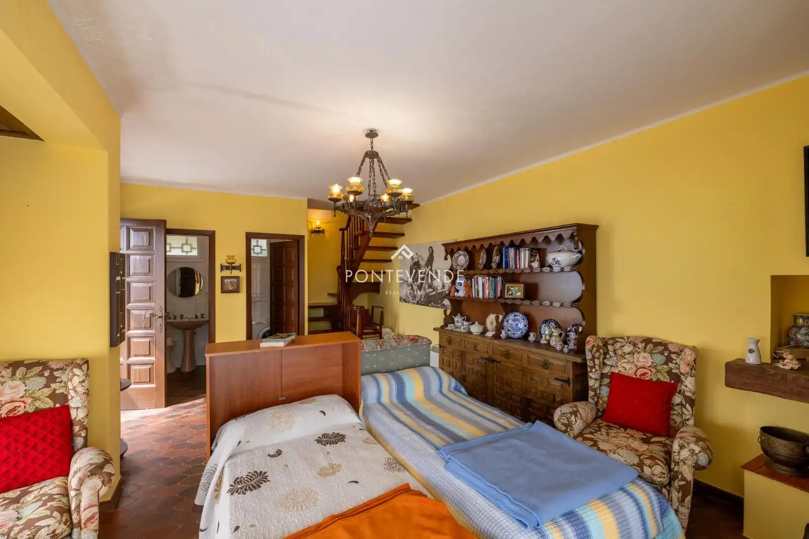 Living room of Houses for sale in Vigo   with Private garden, Terrace and Furnished