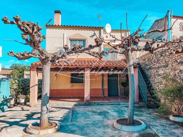 Casa adosada en Venta en Carrer Major en El Milà