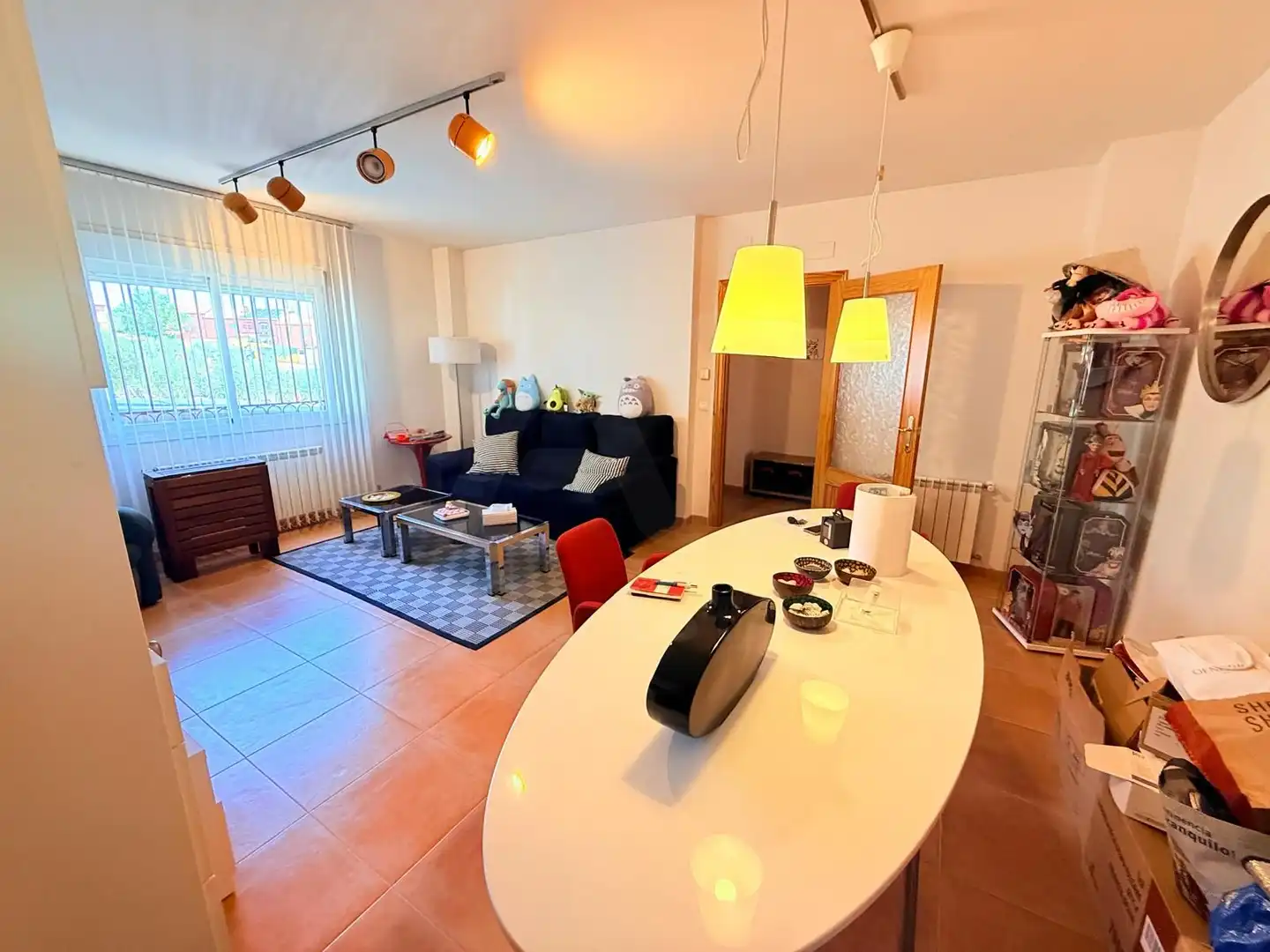 Sala d'estar de Casa adosada en venda en San Martín de Valdeiglesias amb Calefacció i Terrassa