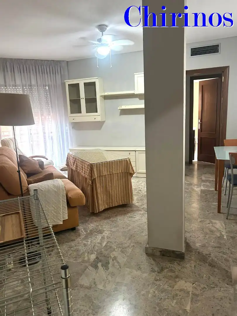 Sala d'estar de Apartament de lloguer en Córdoba amb Aire condicionat, Terrassa i Traster