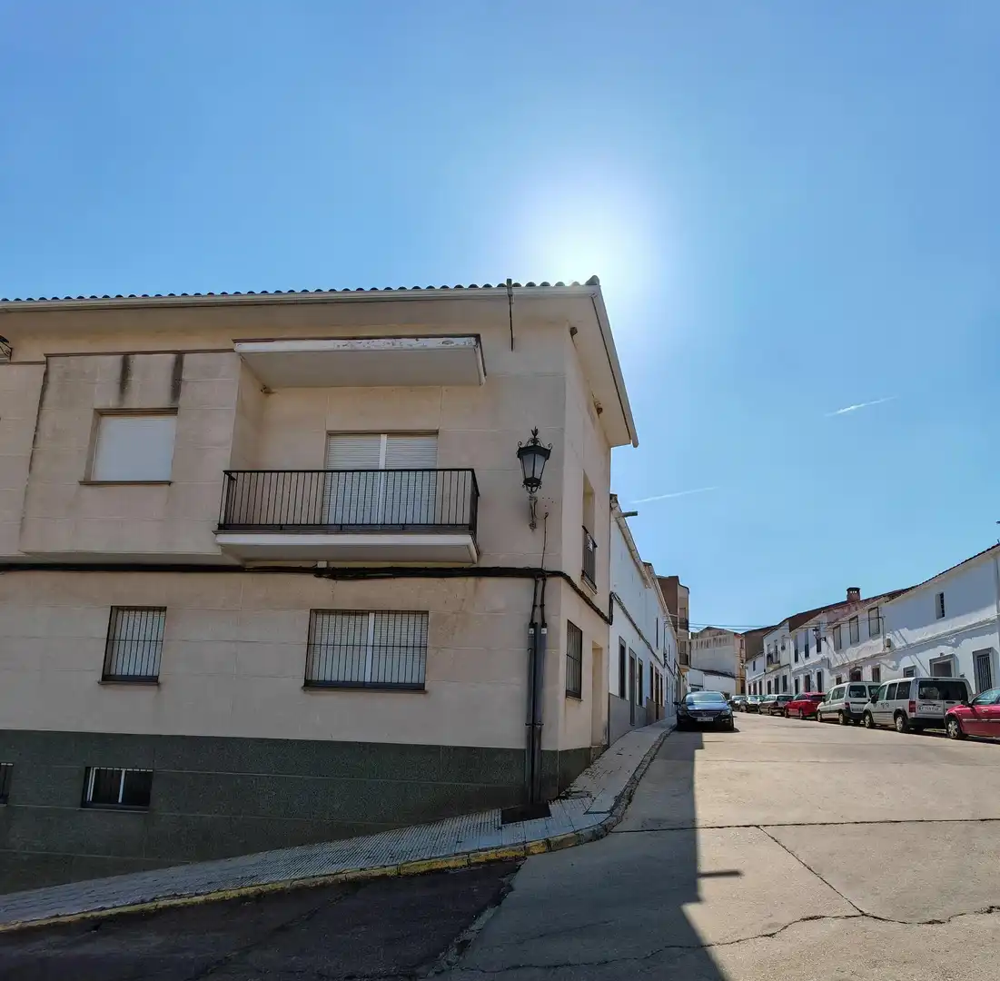 Vista exterior de Edificio en venta en Castuera