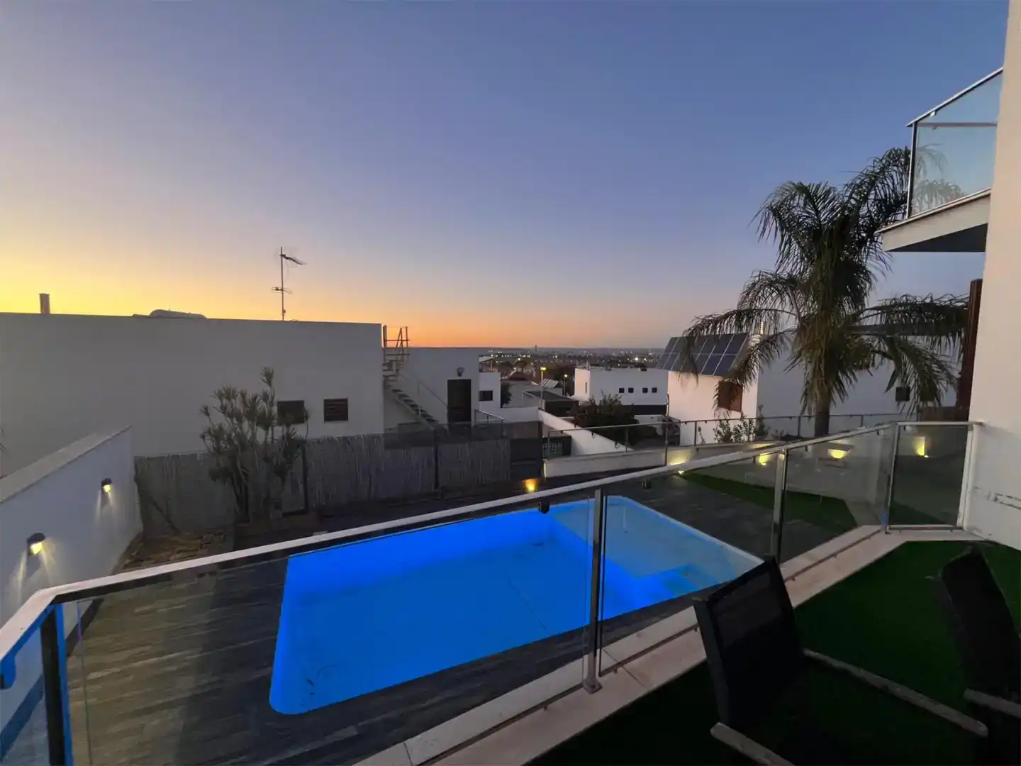 Piscina de Casa o xalet en venda en Montequinto amb Aire condicionat, Piscina i Balcó