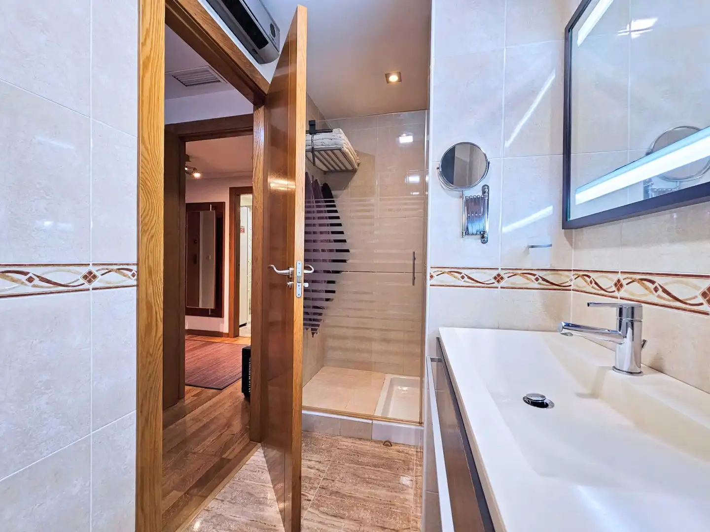 Bathroom of Flat for sale in Cartagena  with Air Conditioner, Parquet flooring and Terrace