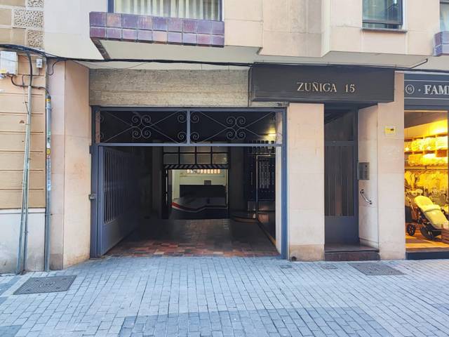 Garaje en Venta en Calle ZUÑIGA en Centro
