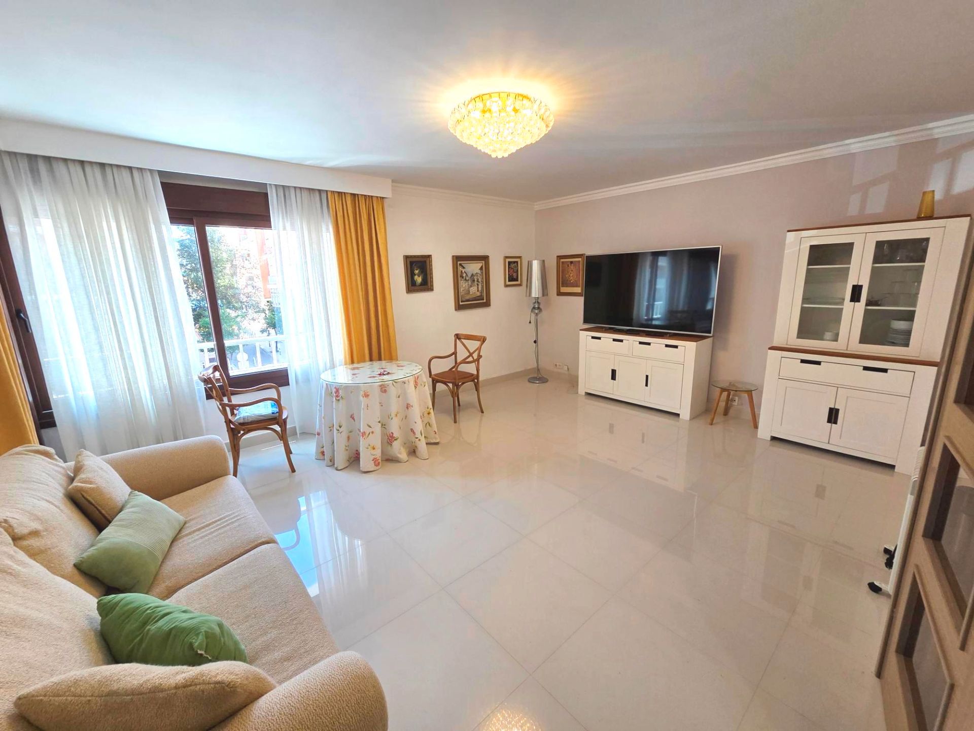 Sala d'estar de Pis de lloguer en Algeciras amb Terrassa i Moblat