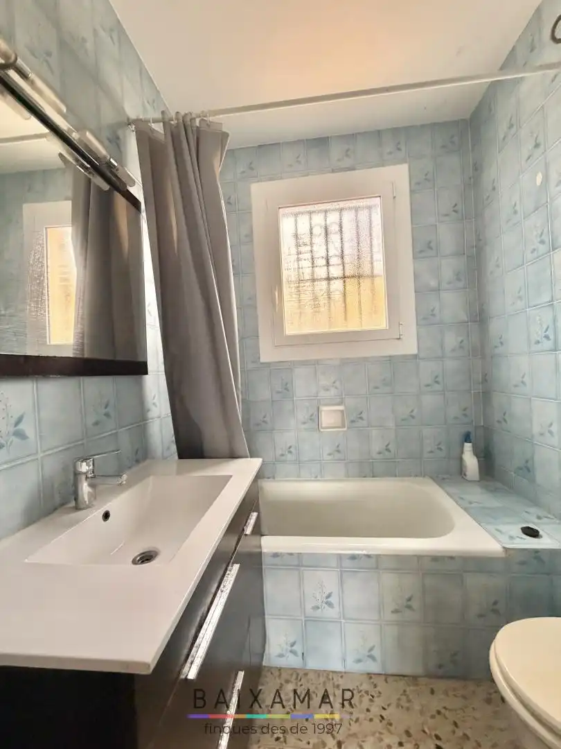Bany de Casa o xalet en venda en Cubelles amb Calefacció, Jardí privat i Forn
