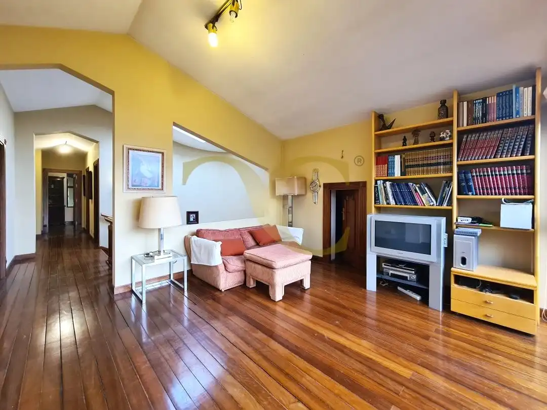 Sala d'estar de Casa o xalet en venda en Oviedo  amb Calefacció, Jardí privat i Terrassa