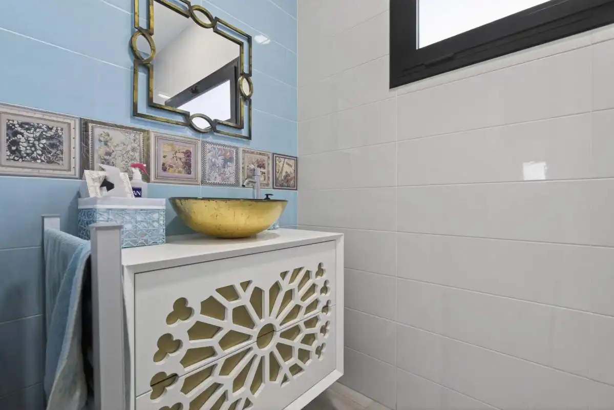 Baño de Casa o chalet en venta en Bormujos con Aire acondicionado, Calefacción y Jardín privado