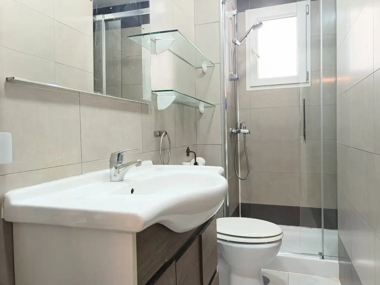 Badezimmer von Wohnung zur Miete in Madrid