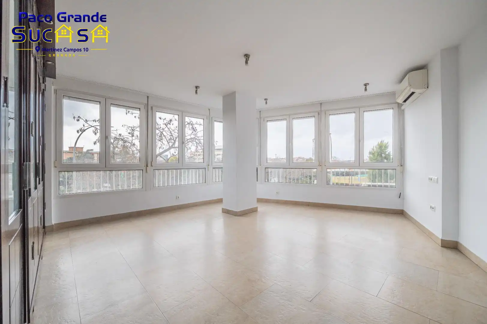 Sala d'estar de Pis en venda en Granada amb Aire condicionat i Calefacció