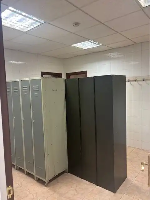 Badezimmer von Fabrikhallen zur Miete in Loiu