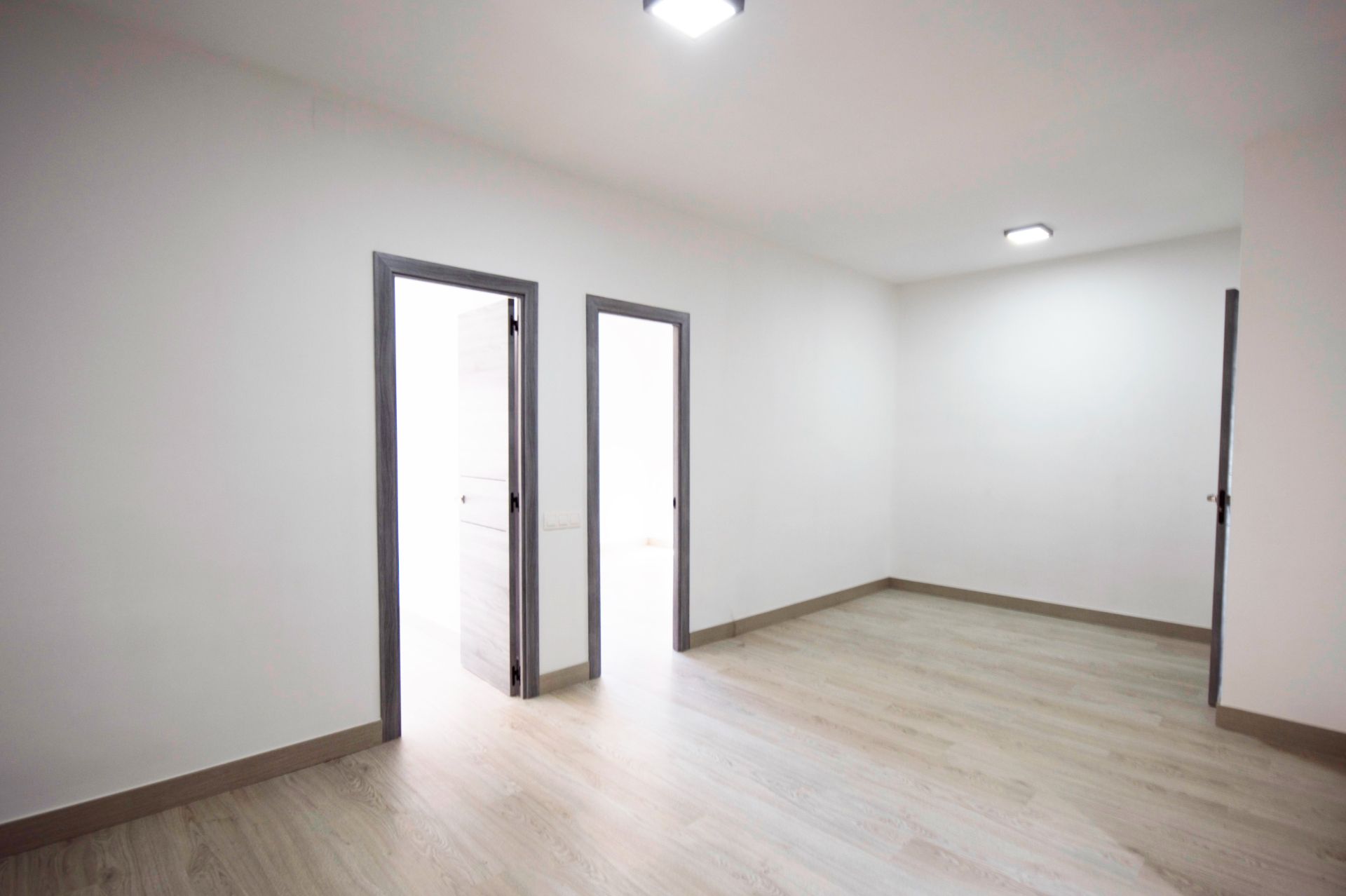 Flat for sale in L'Hospitalet de Llobregat  with Air Conditioner, Heating and Parquet flooring
