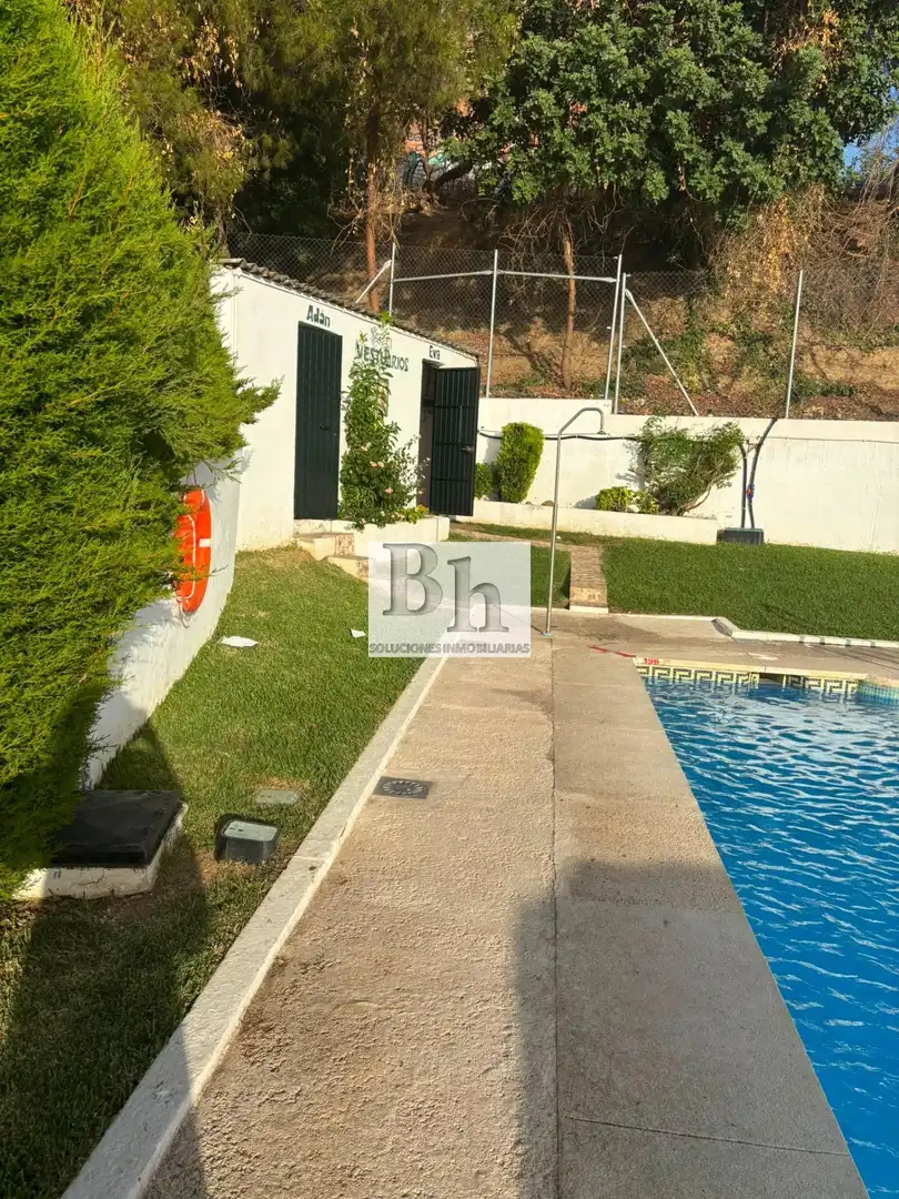 Schwimmbecken von Wohnung zum Verkauf in Málaga mit Klimaanlage, Privatgarten und Parkett