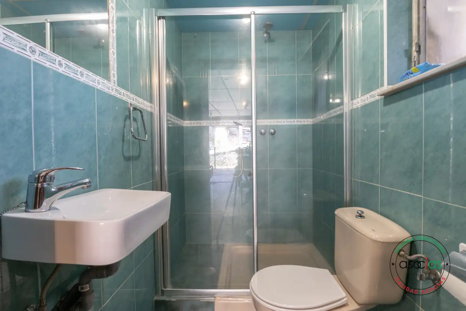 Badezimmer von Einfamilien-Reihenhaus zum Verkauf in Proaza mit Heizung und Abstellraum