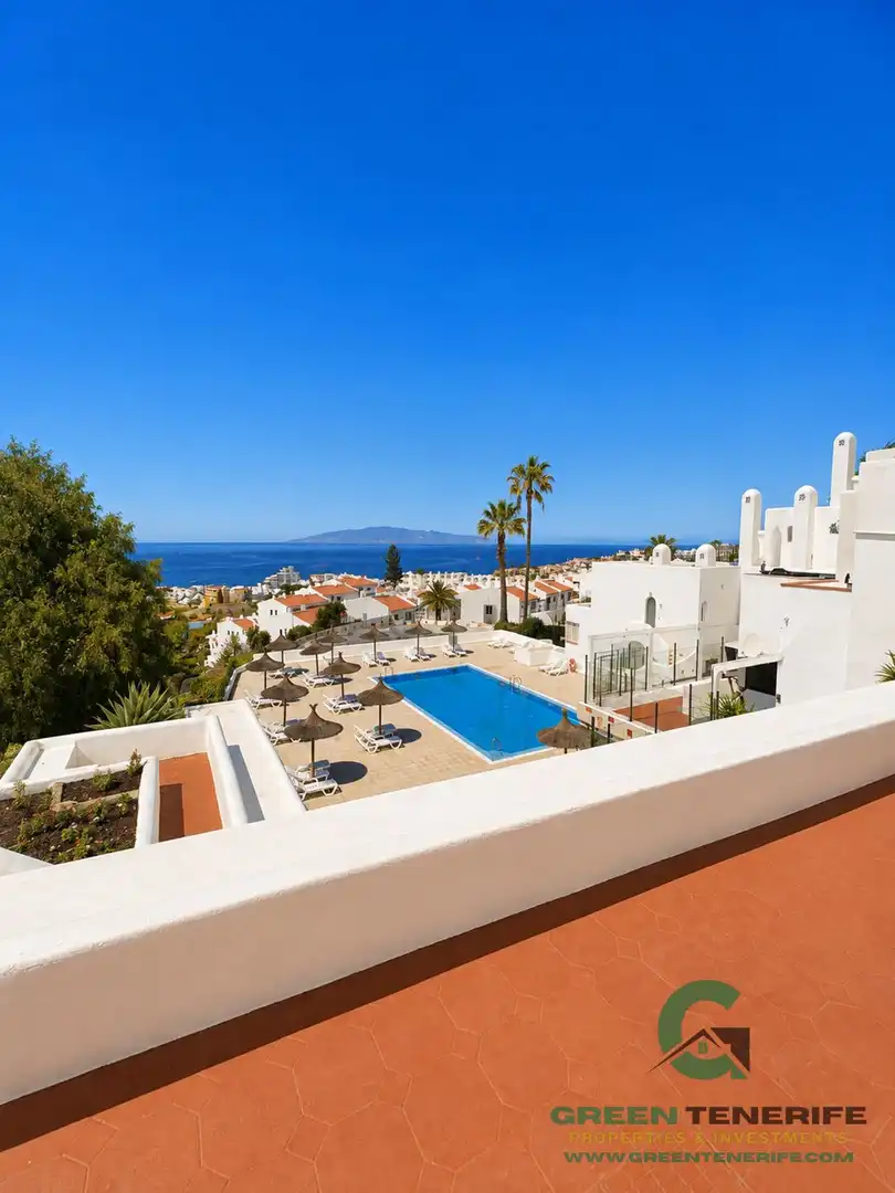 Exterior view of Flat for sale in Adeje  with Terrace, Swimming Pool and Balcony