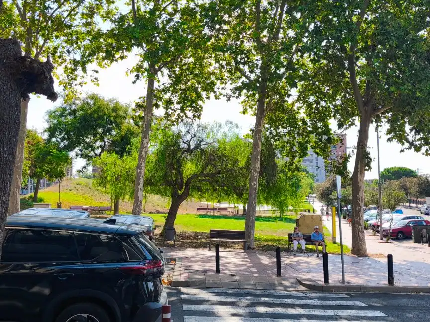 Vista exterior de Local de lloguer en Esplugues de Llobregat amb Aire condicionat