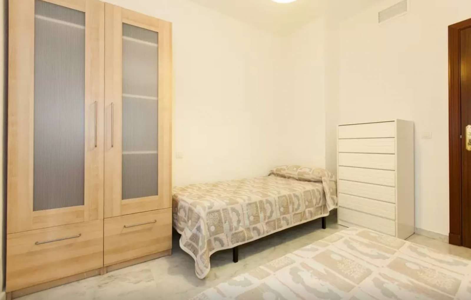 Flat to share in La Oliva