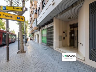 Business premises for sale in Avenida DOCTOR OLORIZ 5