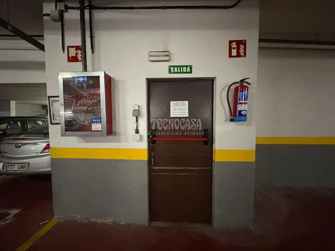 Einzelparkplatz zum Verkauf in Calle de Lérida, imagen 7