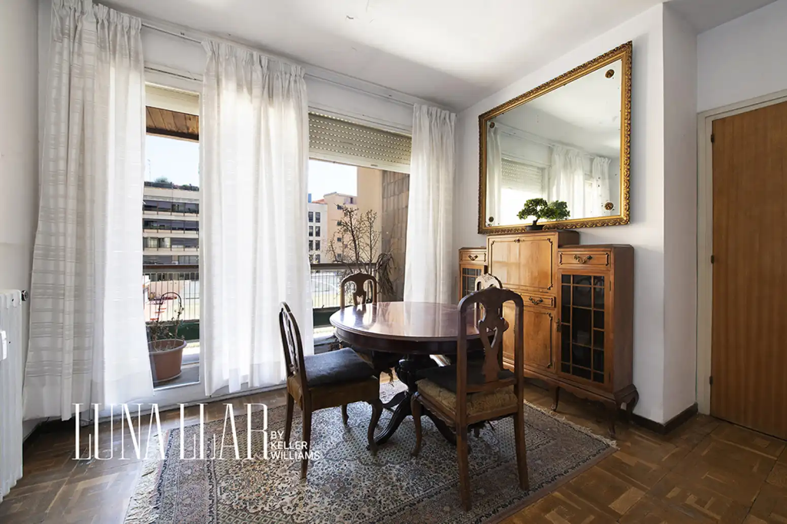 Comedor de Piso en venta en Barcelona