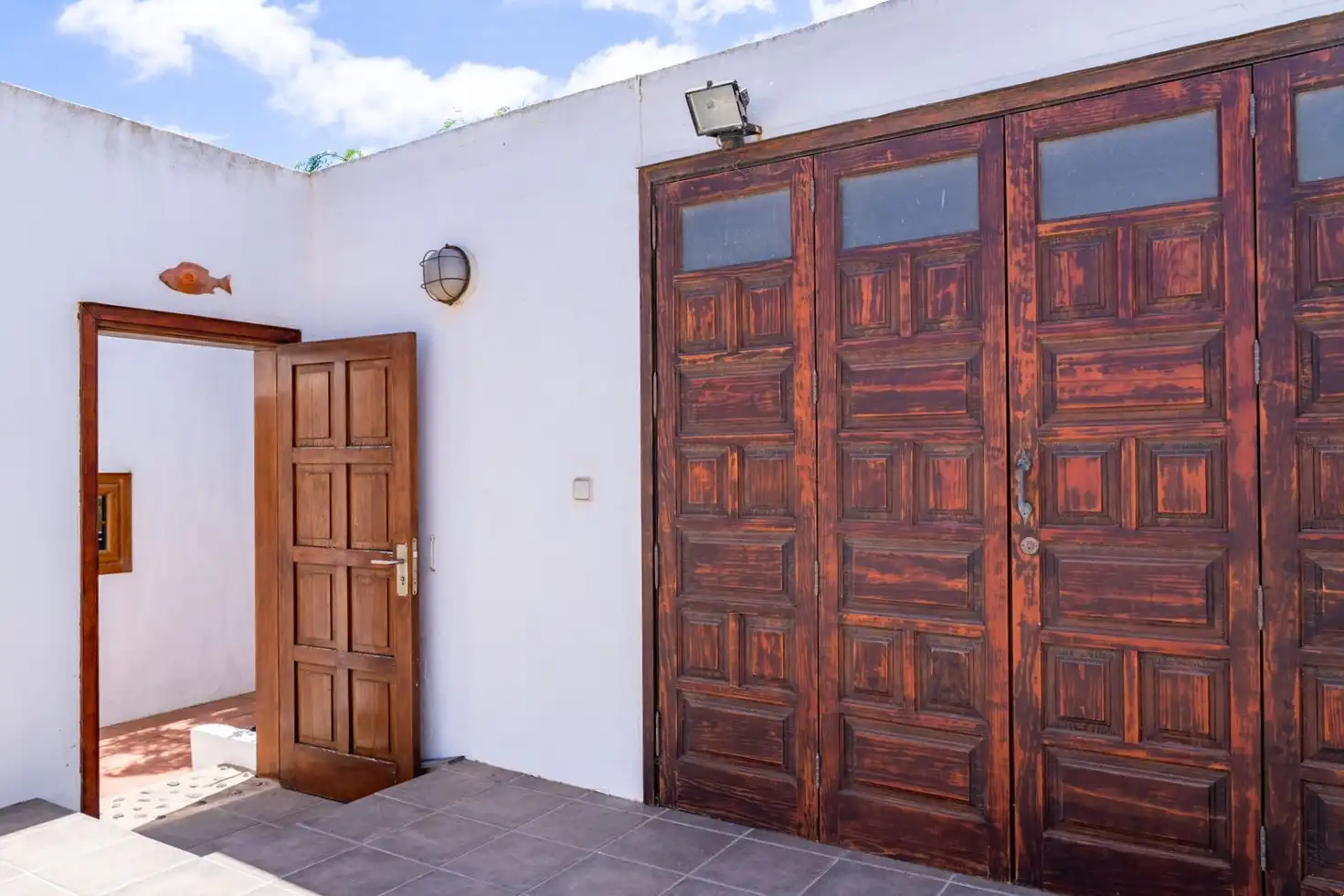 Vista exterior de Casa o xalet en venda en Teguise amb Jardí privat, Terrassa i Moblat