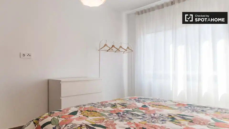 Habitación de Piso de alquiler en Valencia con Aire acondicionado, Calefacción y Amueblado