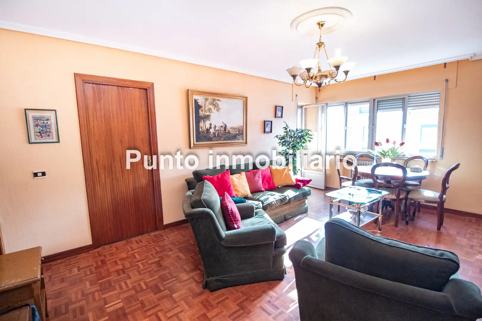 Living room of Flat for sale in Valladolid  with Heating, Parquet flooring and Terrace