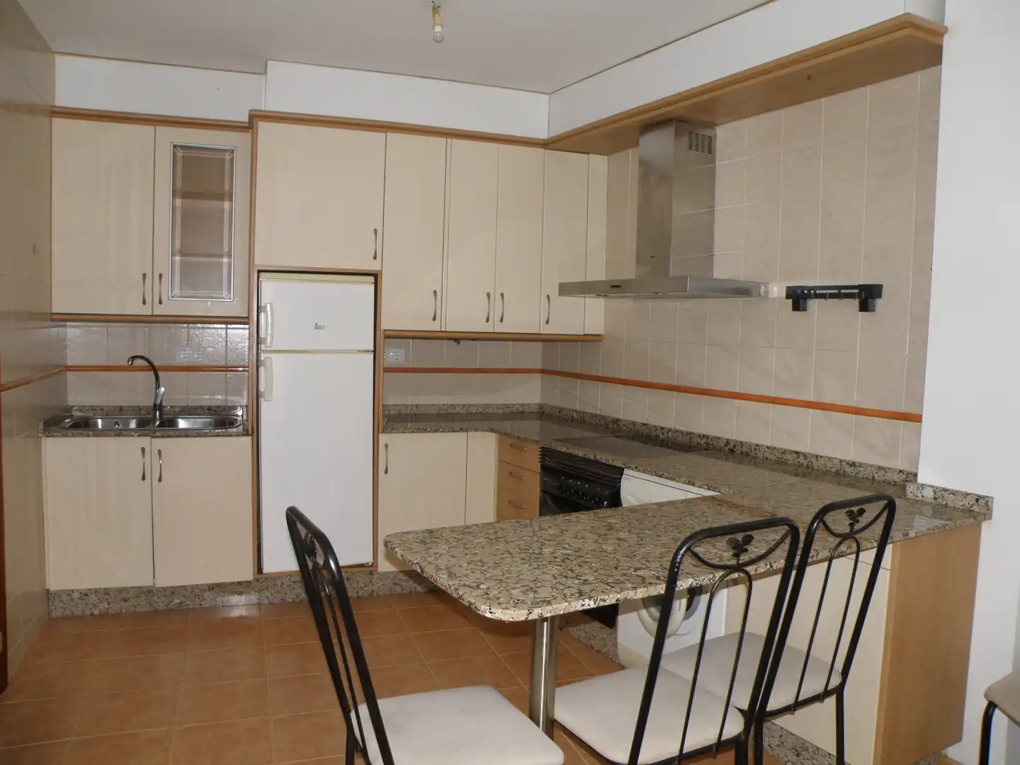 Cuina de Apartament de lloguer en Padrón amb Parquet, Moblat i Forn