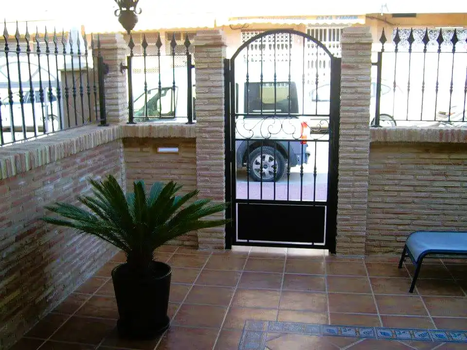 Casa adosada en venta en Torrevieja con Aire acondicionado, Terraza y Amueblado
