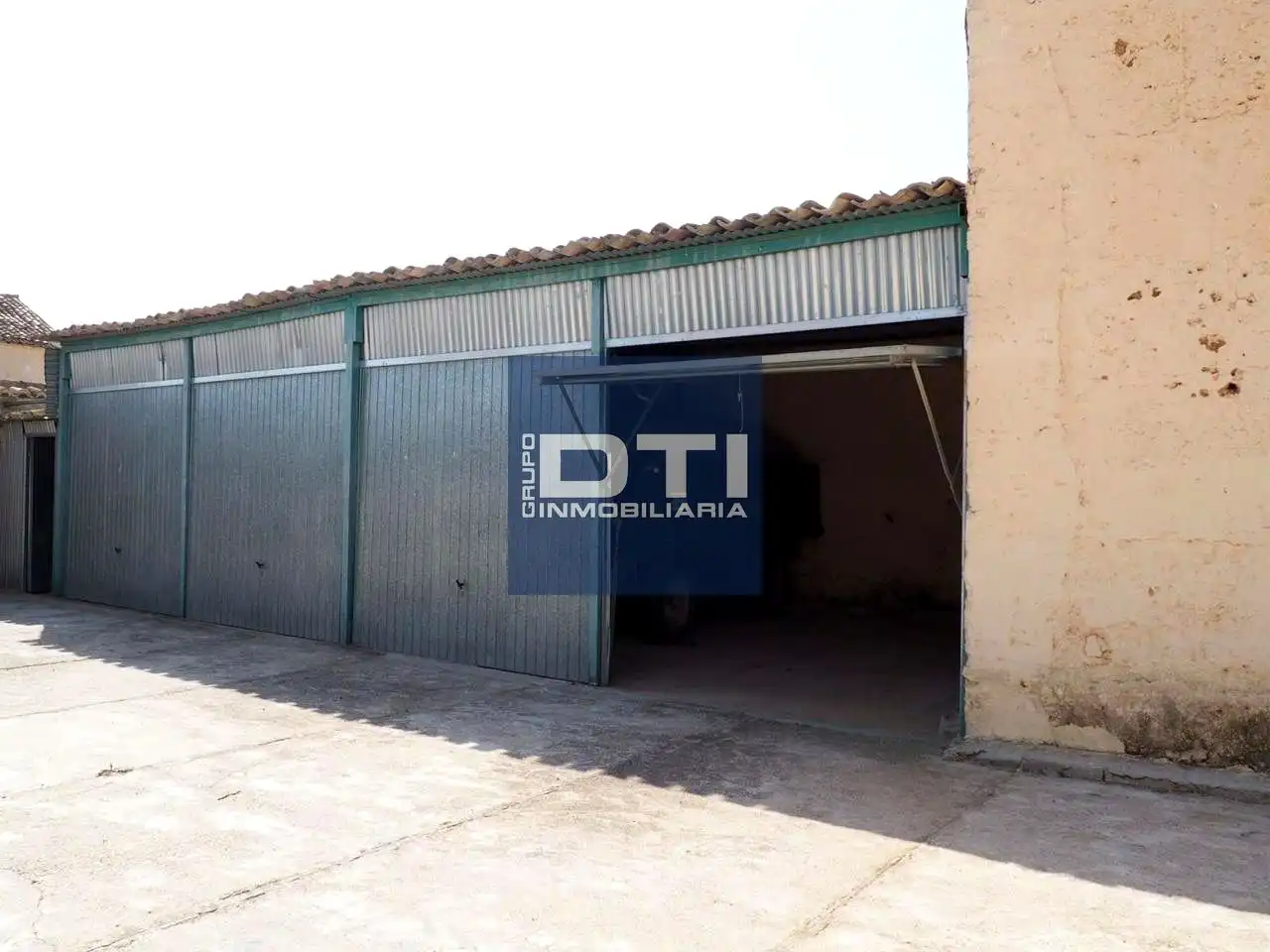 Finca rústica en venta en Munera con Piscina y Piscina comunitaria