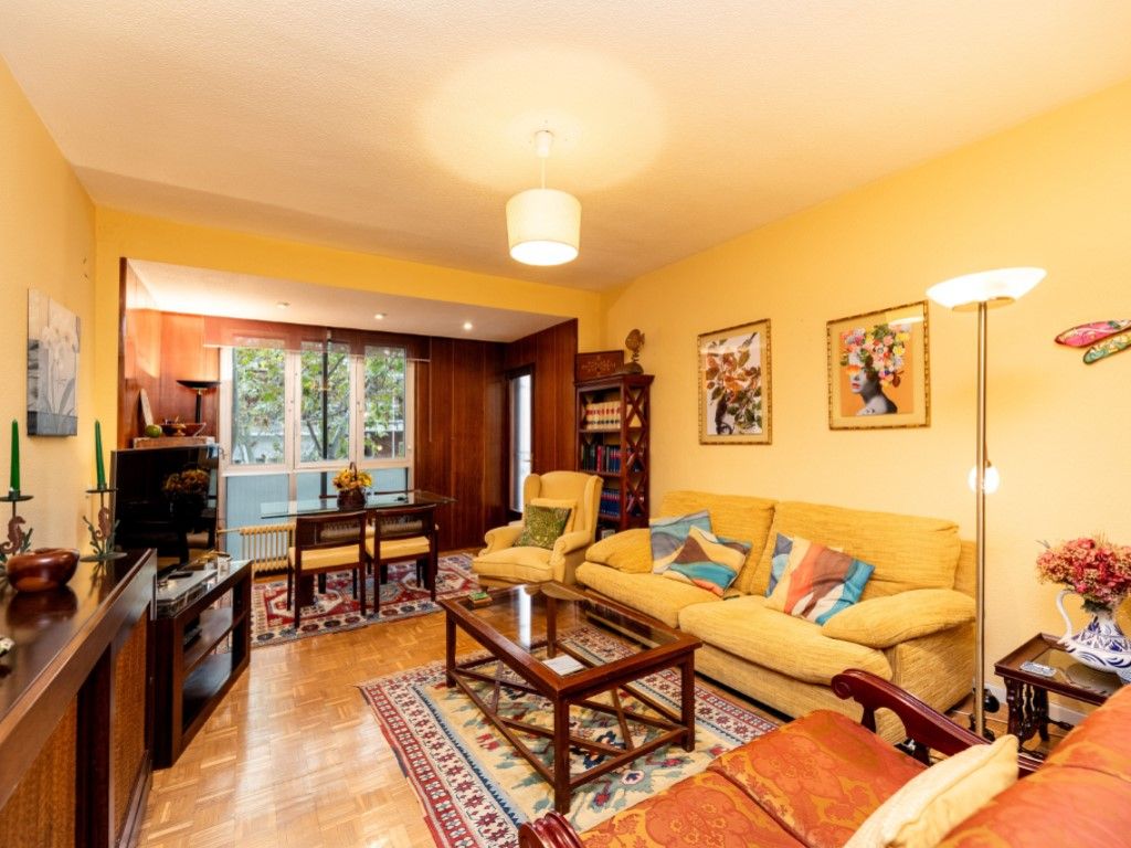 Living room of Flat for sale in  Madrid Capital