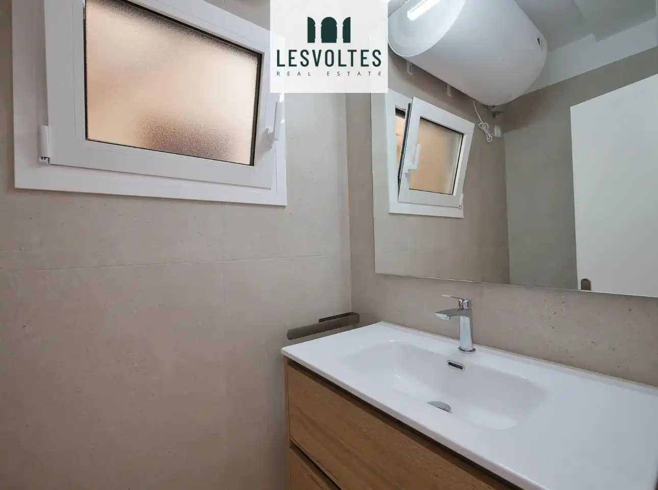 Baño de Piso de alquiler en Palafrugell con Calefacción, Terraza y Amueblado