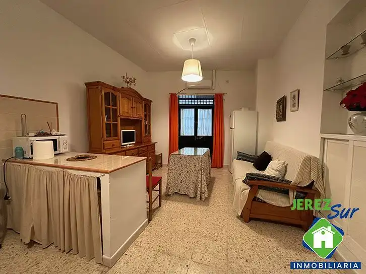 Sala d'estar de Casa adosada en venda en Jerez de la Frontera amb Aire condicionat, Terrassa i Traster